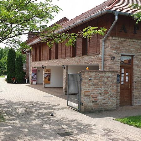 Gyulai Fuerdoe Apartman Buitenkant foto