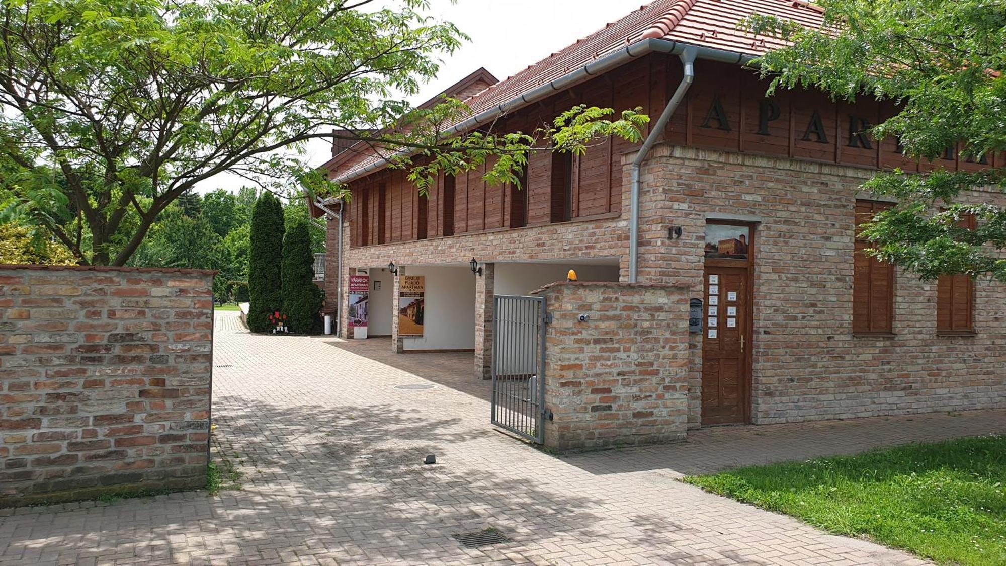 Gyulai Fuerdoe Apartman Buitenkant foto