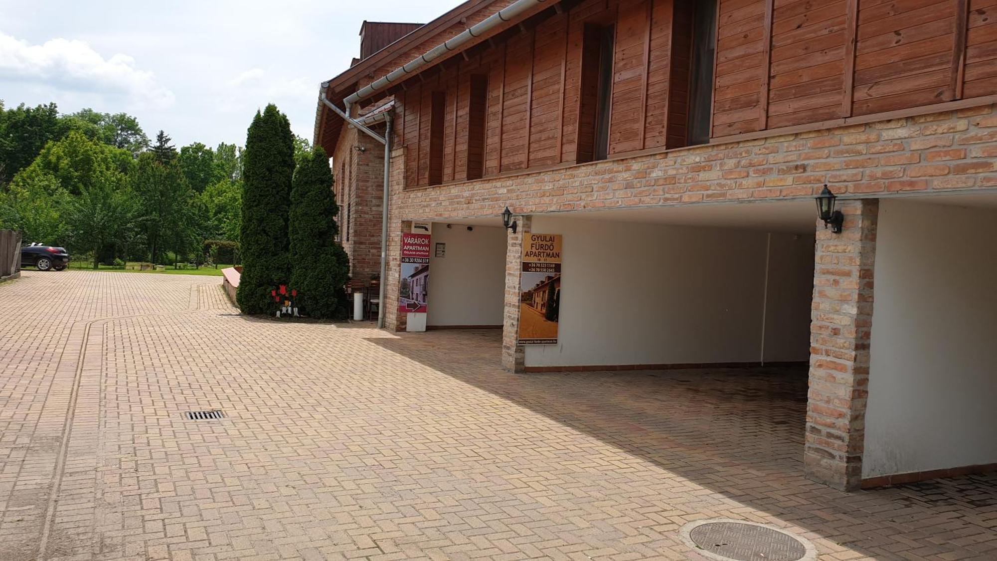 Gyulai Fuerdoe Apartman Buitenkant foto