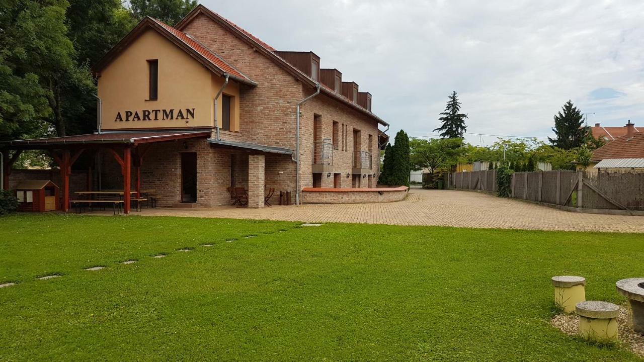 Gyulai Fuerdoe Apartman Buitenkant foto