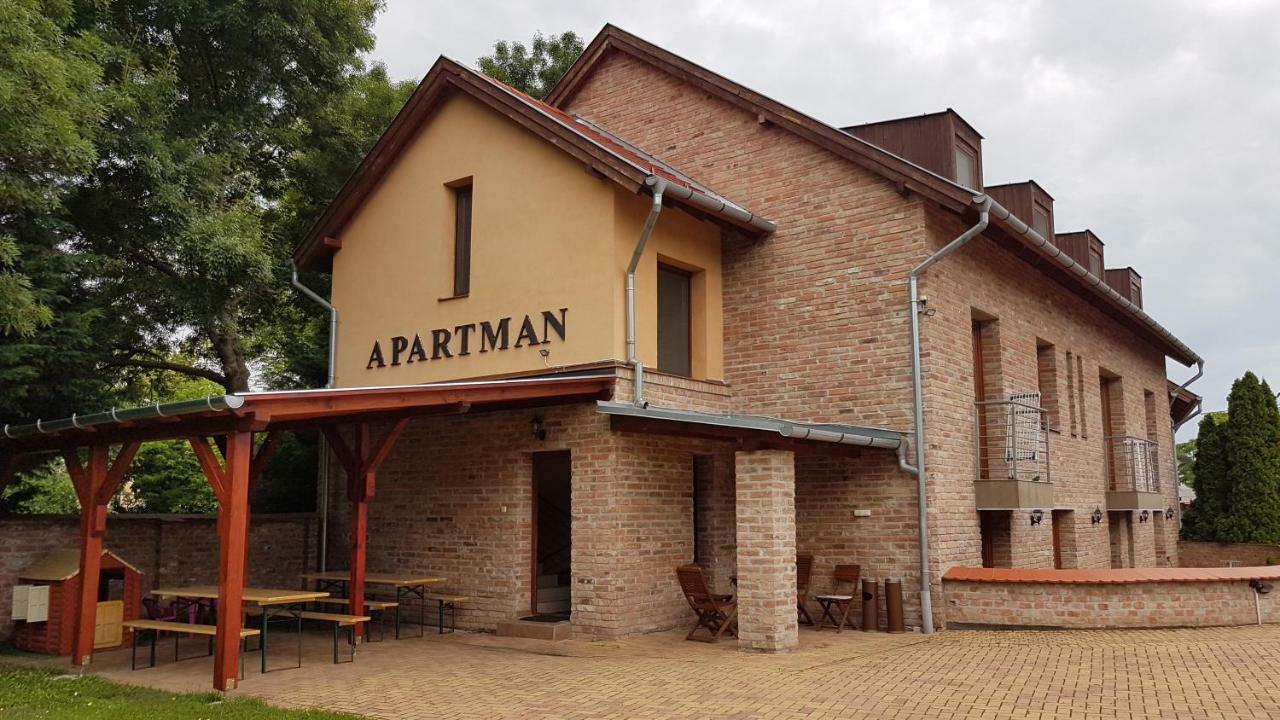Gyulai Fuerdoe Apartman Buitenkant foto