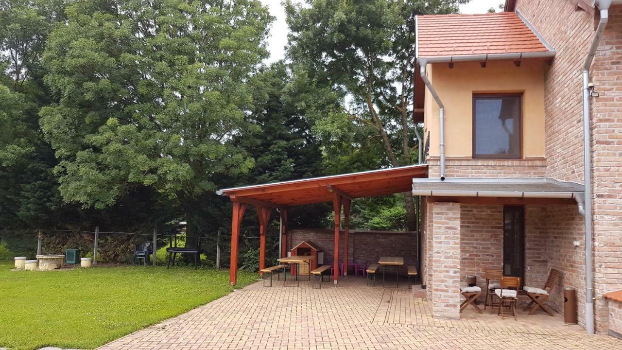 Gyulai Fuerdoe Apartman Buitenkant foto